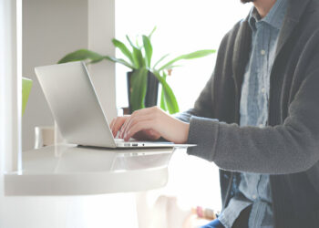 FLEXISPOT Standing Electric Desk 48 x 30″ Height Adjustable Review of 2025