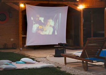 ELEPHAS-4k-Outdoor-Movie-Projector