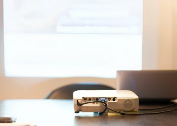 Portable-Bluetooth-Projector