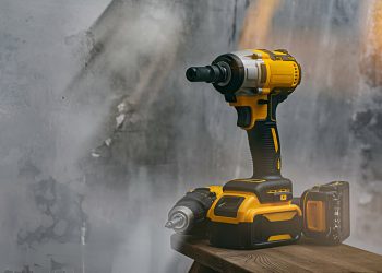 DEWALT-20V-MAX-Cordless-Impact-Wrench-Kit