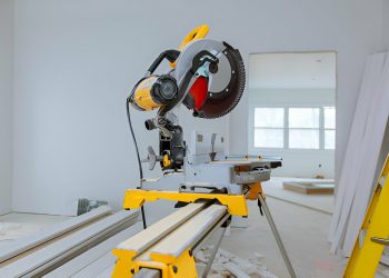 DEWALT-Miter-Saw-Stand-With-Wheels